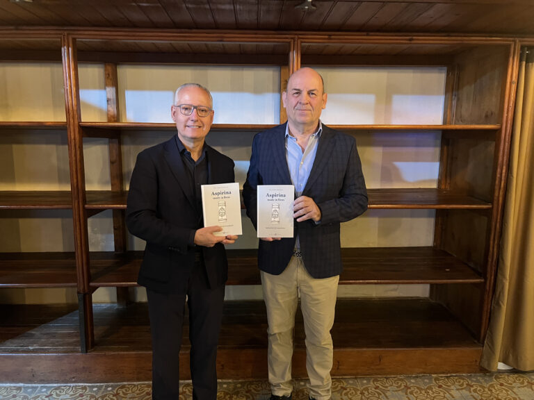 Presentació del llibre Aspirina made in Reus de Joan Antoni Domènech a Casa Navàs, Reus